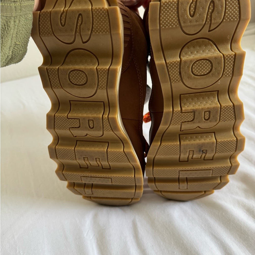 Sorel Tan Boots with Red Laces - Picture 8 of 8